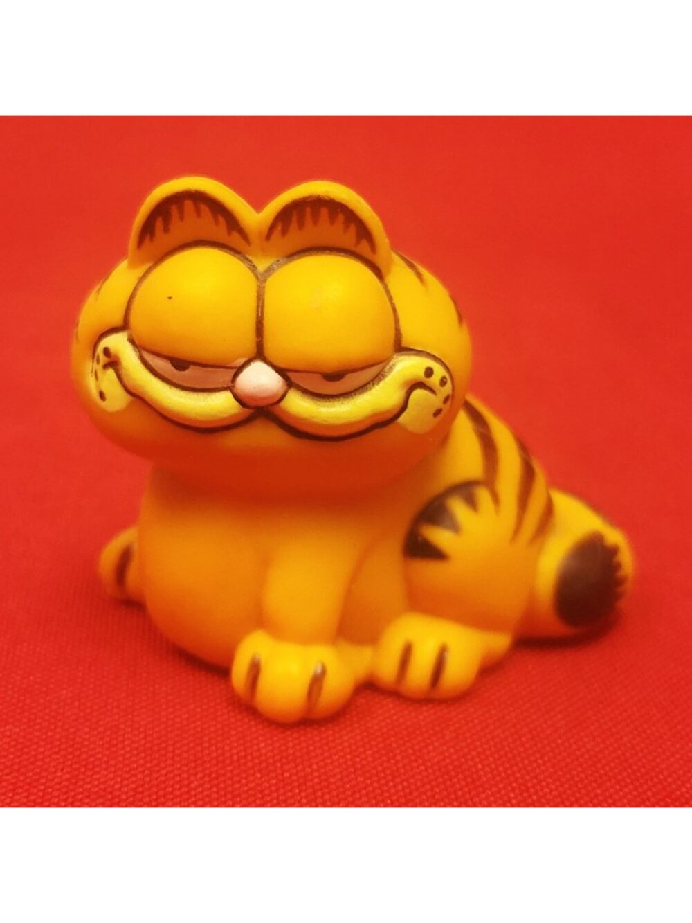 Vintage Garfield Sitting PVC Figurine